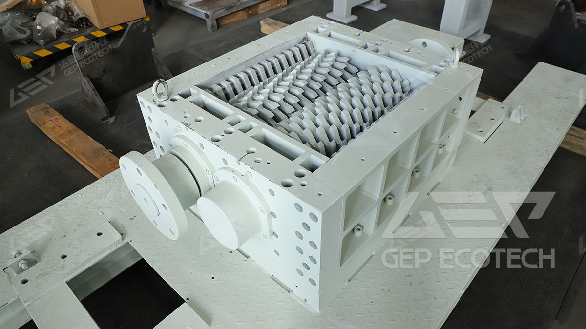 Small double-shaft shredder for sale in UAE