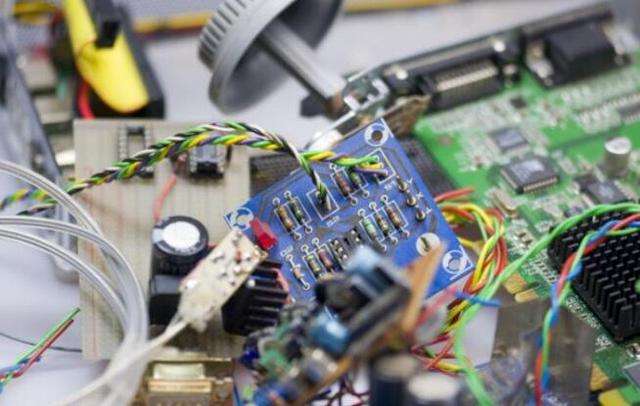 Establishing Resource Recycling System, the Electronic Waste Were Hopefully Be Used Again