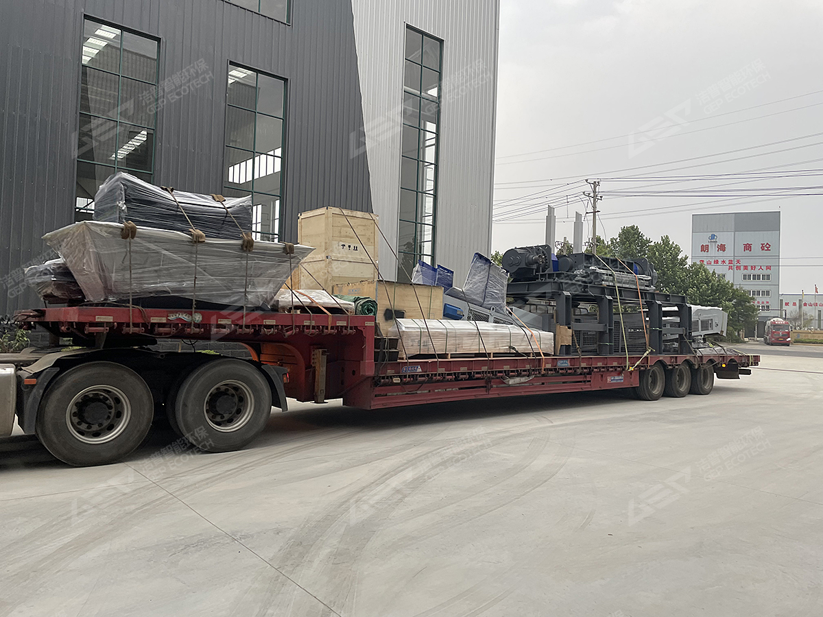 Bulky waste shredder production line sent to Fujian, China