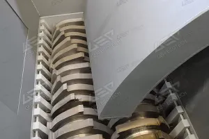 High capacity shredder for MSW manufacture