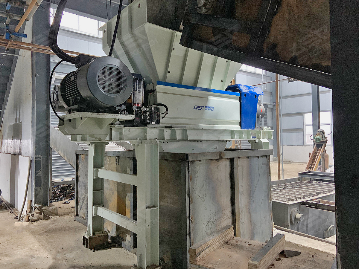 Boost the recycling of leather waste! GEP GS double shaft shear crusher is delivered as scheduled