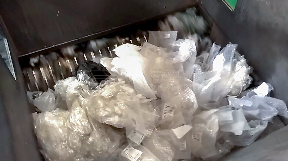 Plastic Film Fine Shredding with Single Shaft Shredder