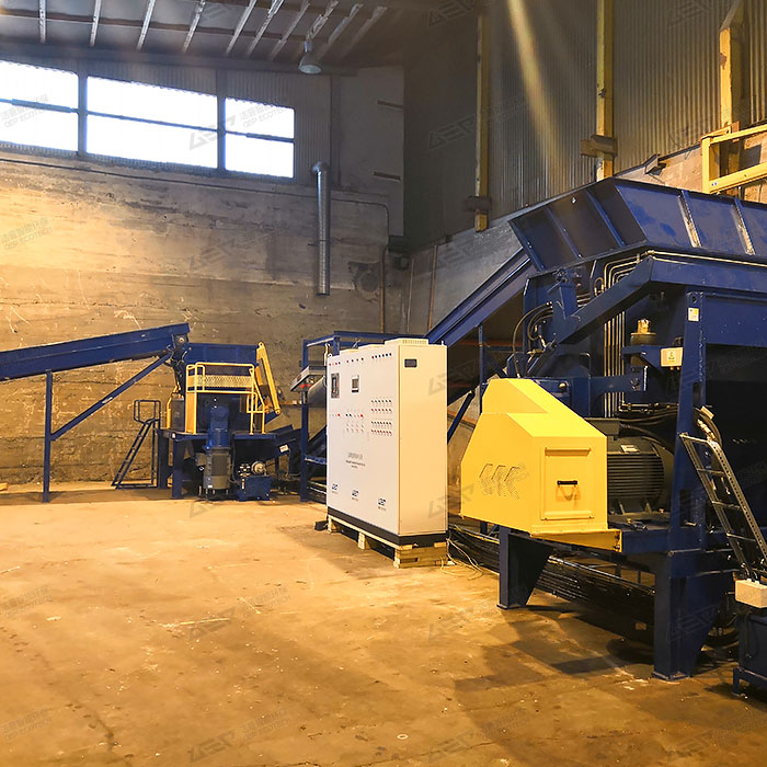 Single shaft shredder used in plastic recycling