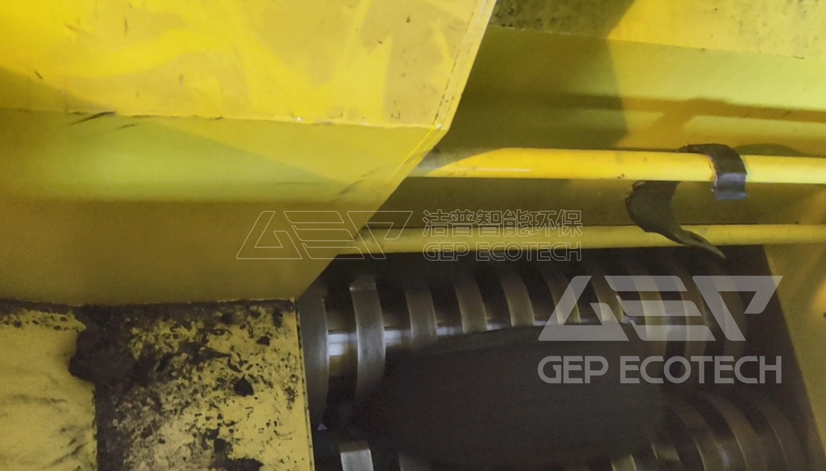shredder machine for a tire pyrolysis plant shredder machine for a tire pyrolysis plant