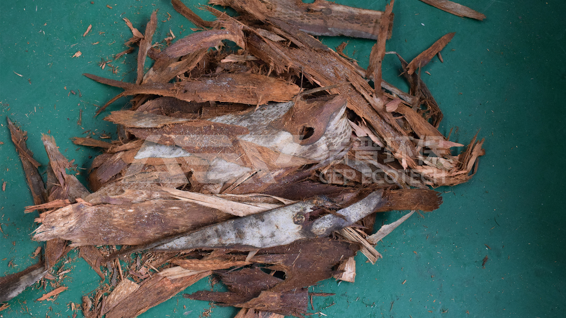 Waste Bark to Fuel, 2 Shaft Shearing Shredder to Help