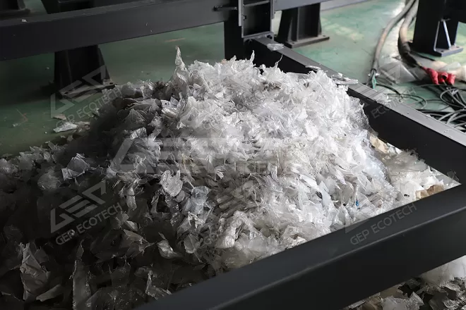 Single shaft shredder for PE plastic film