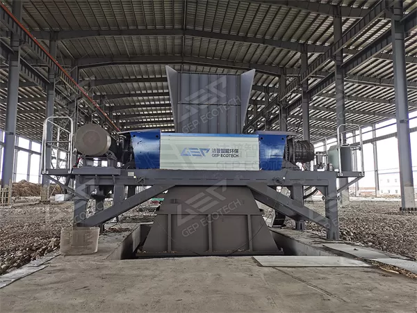 Biomass straw shredding system