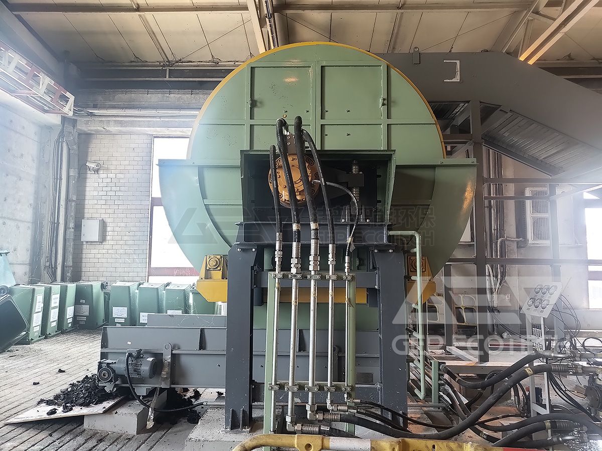 Tyre shredder Tyre shredder