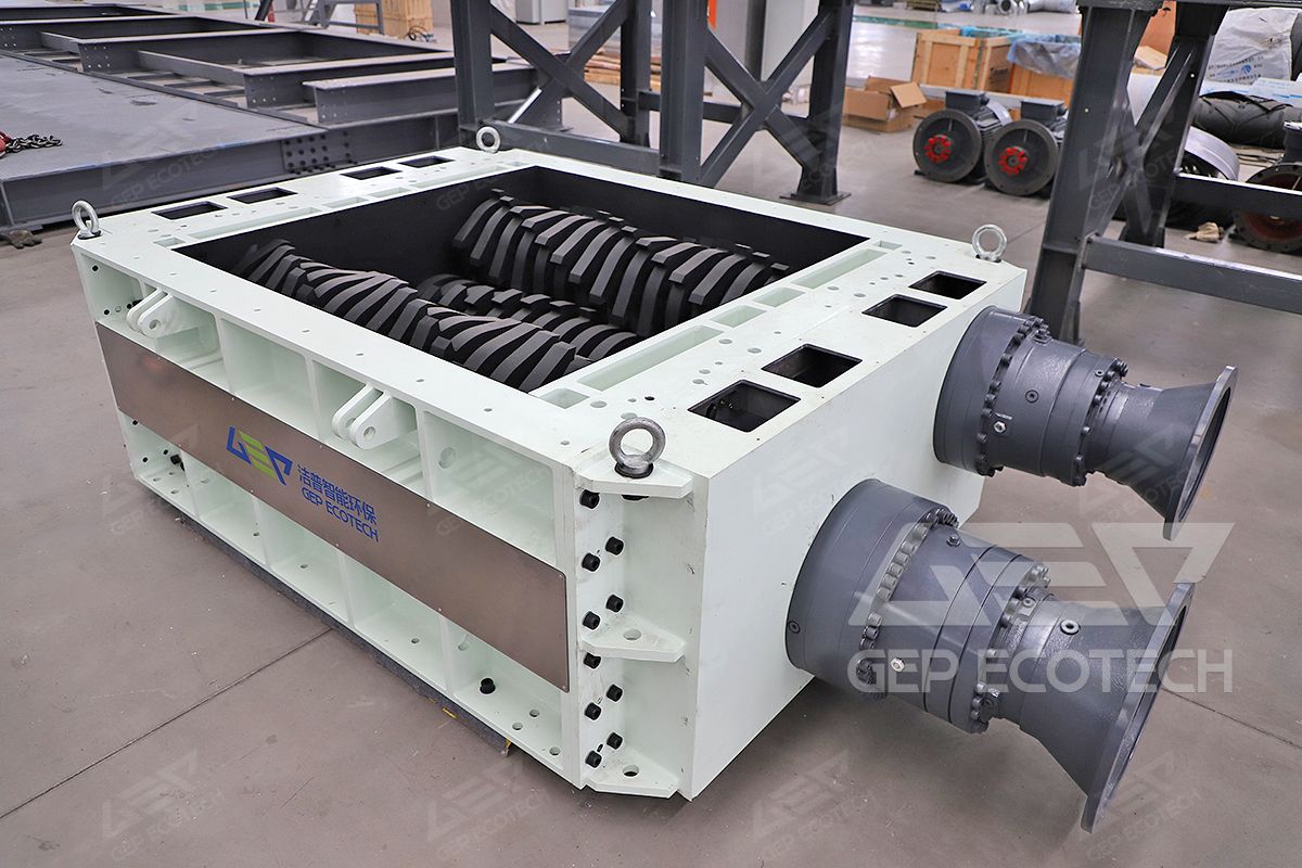 Four-shaft shredder Four-shaft shredder