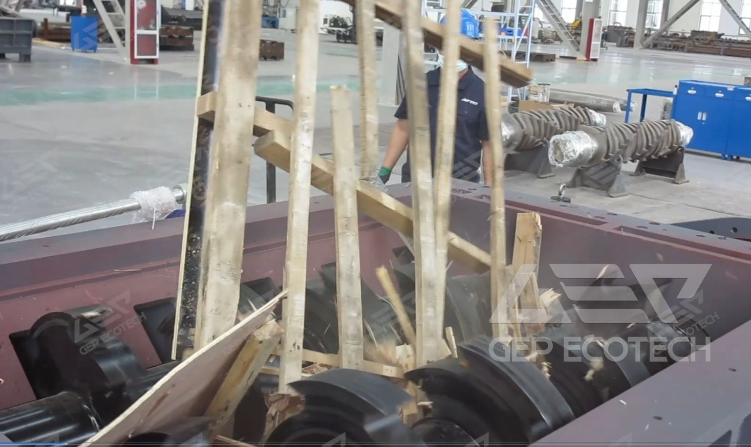 Wood Pallets Pre-Shredding Machine