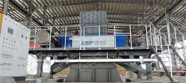 Biomass straw shredding system