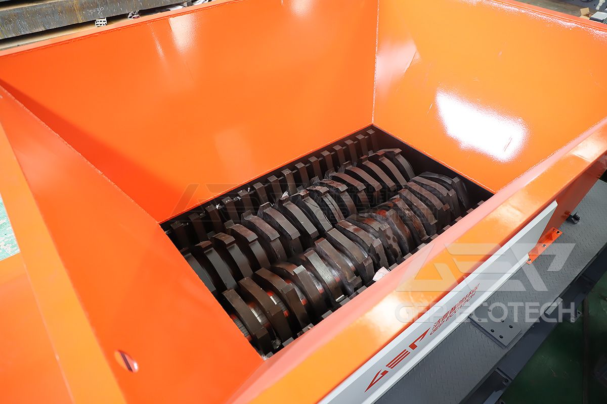 Shredder for Waste Wood Contaminated with Iron