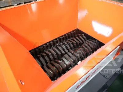Shredder for Waste Wood Contaminated with Iron