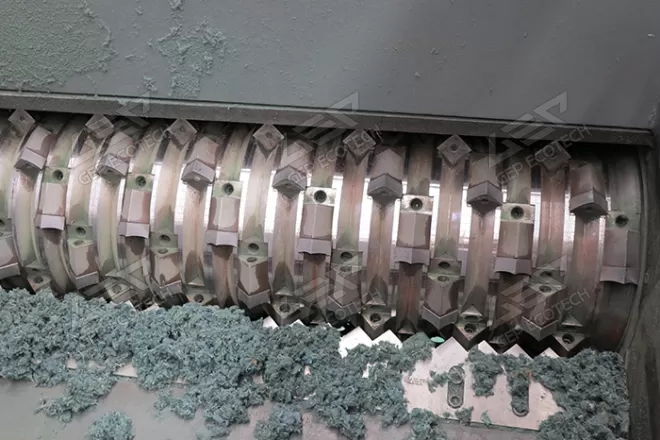 Shredder for a plant of viscose rayon cellulose bamboo fiber